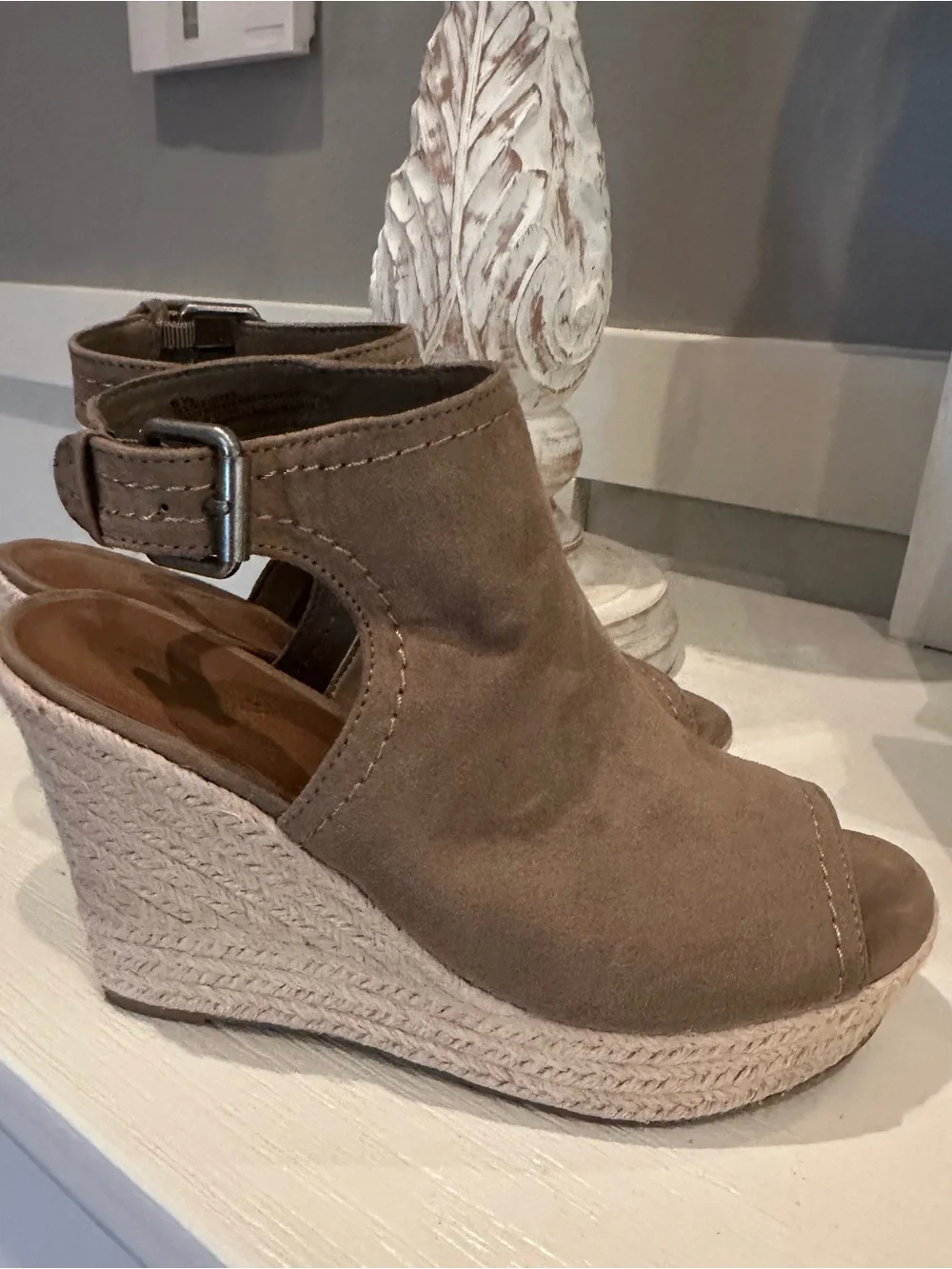 Universal Thread Suede Espadrille Wedge Sandals - Taupe size 6.5